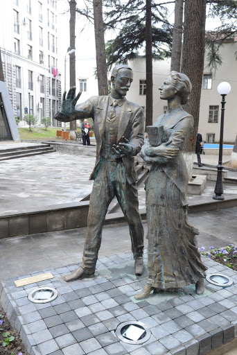 Statue of Oliver and Marjory Wardrop