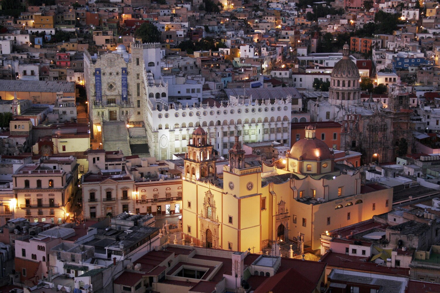 A view of Guanajuato Mexico at night